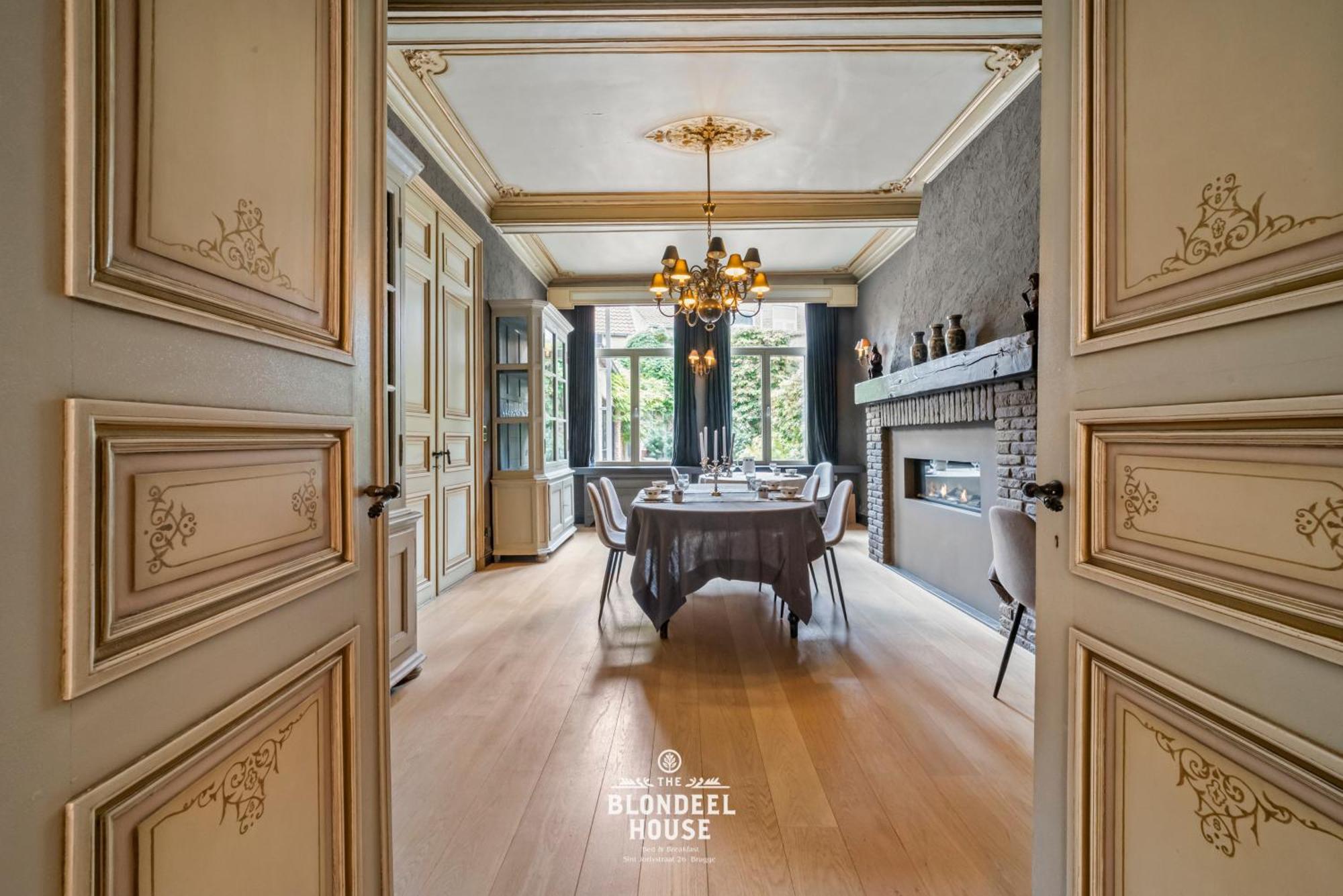 Bed & Breakfast The Blondeel House Brugge Center Buitenkant foto
