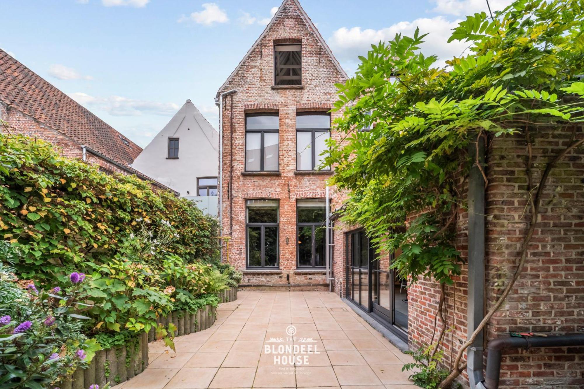 Bed & Breakfast The Blondeel House Brugge Center Buitenkant foto